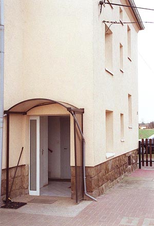 Eingang.jpg (31727 Byte)